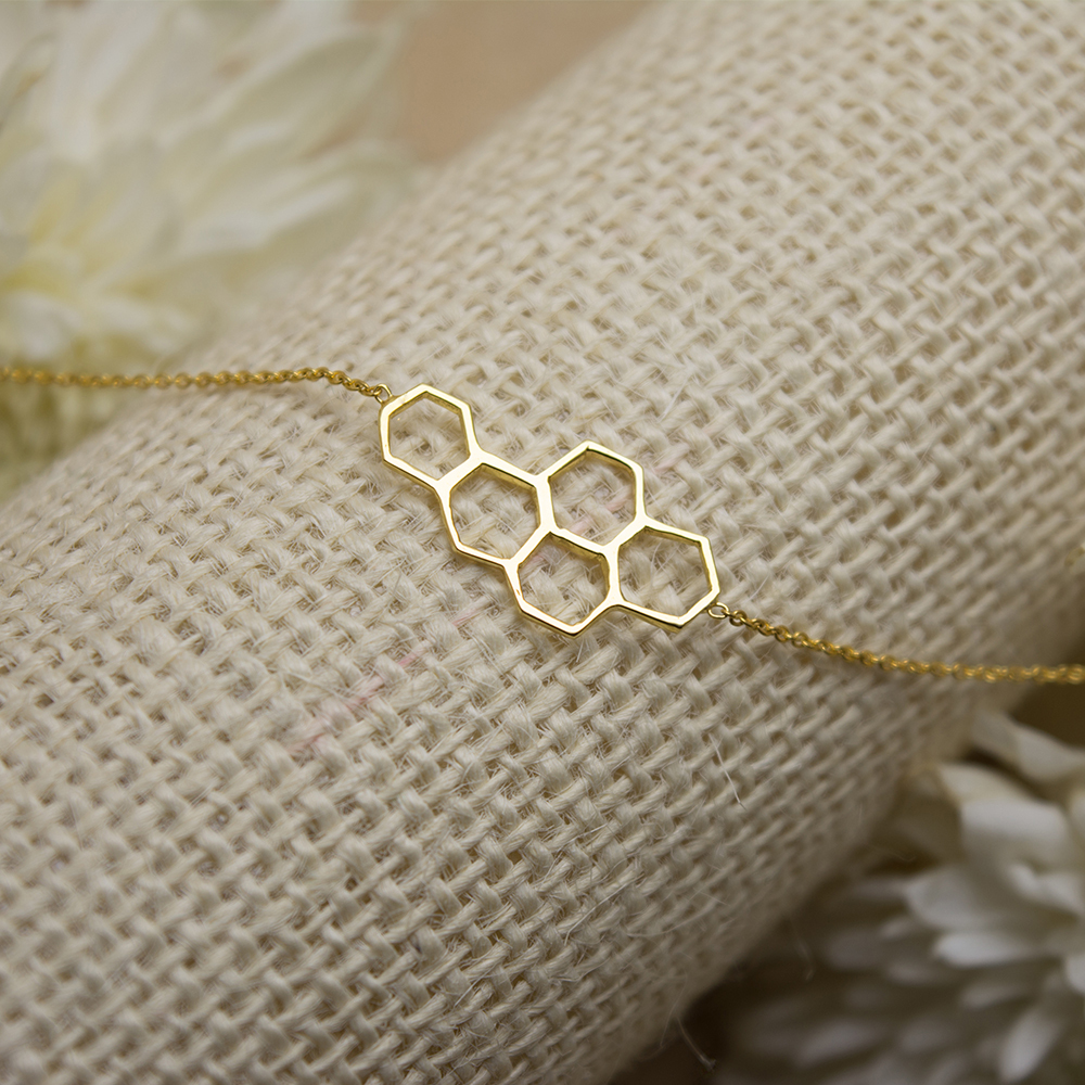 Shop Honeycomb 18K Yellow Gold Bracelet for Women | Gehna
