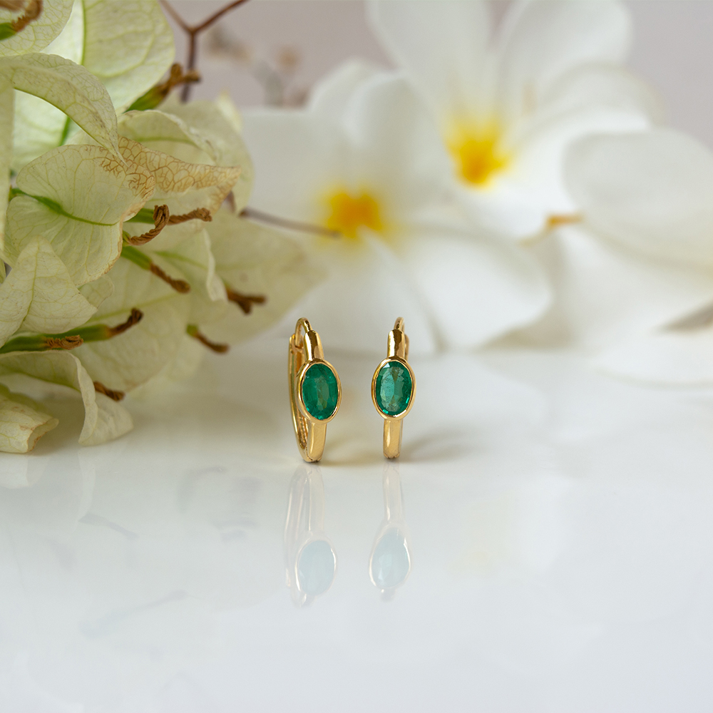 Elegant Emerald 18K Gold Hoop Earrings